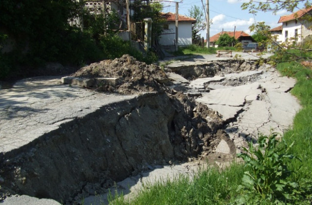 Няма да бъдат отпуснати средства за свлачищата в бобовдолско, поне засега