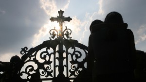 Решават временно проблема с гробищните места