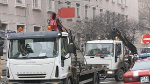 Вдигат старите автомобили в кв Надежда