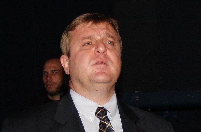 ВМРО-НИЕ атакува Красимир Каракачанов в декларация