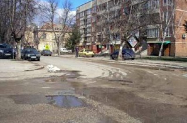 Машина за изкърпване на дупки предвижда да закупи Община Бяла Слатина