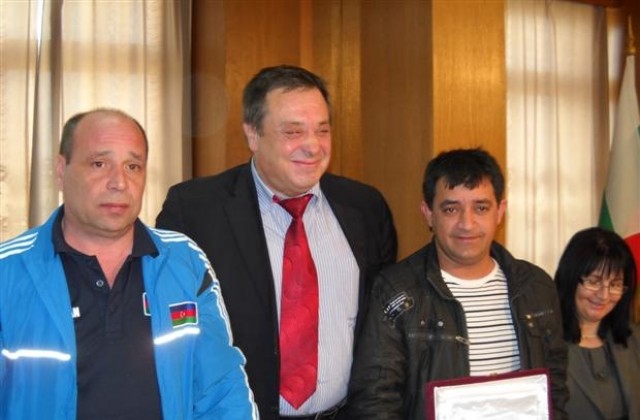 Янко Русев и тежкоатлетите на Азербайджан се срещнаха с кмета