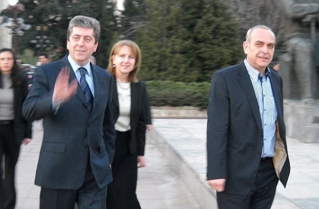 Президентът брани МО и МВР