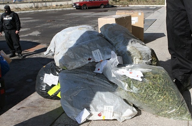 Полицаи разбиха депо за дрога в с. Долна Градешница
