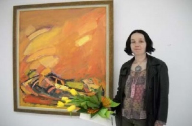Елиза Ковачева- Цокова взе наградата от Пролетния салон