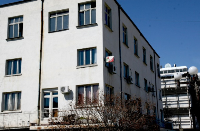 Младежите на БСП раздават на благоевградски шофьори Цветелинки
