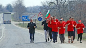 Клокотница посрещна маратонците от Търново
