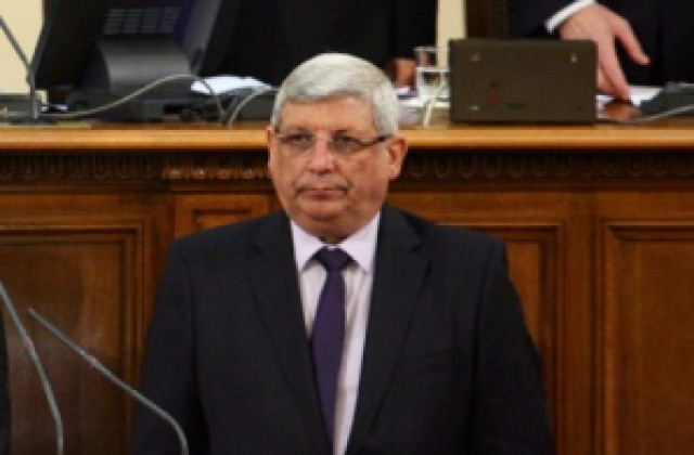 Аню Ангелов: Администрацията в армията трябва да се съкрати с около 30%