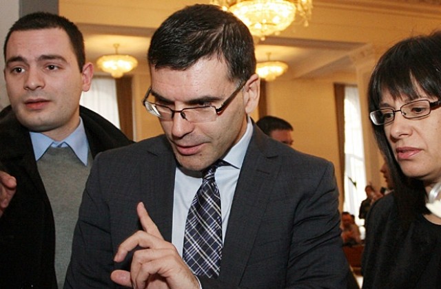 Министър Дянков преотстъпва поста си