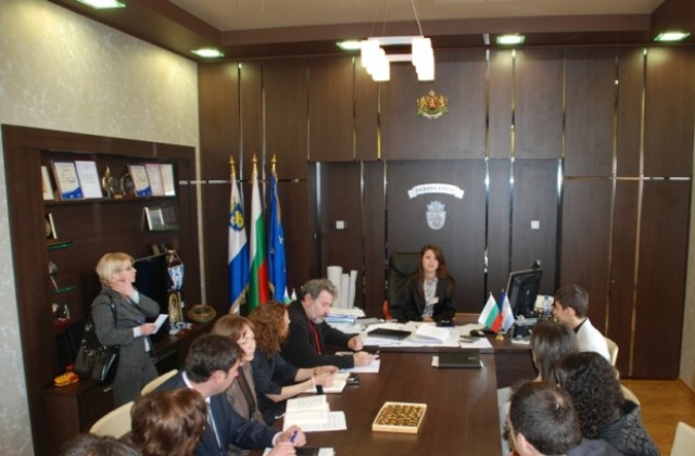 Ученици нападат кметски кресла