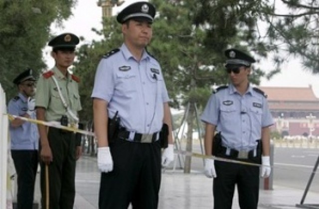Осем деца бяха намушкани до смърт при нападение пред училище в Китай