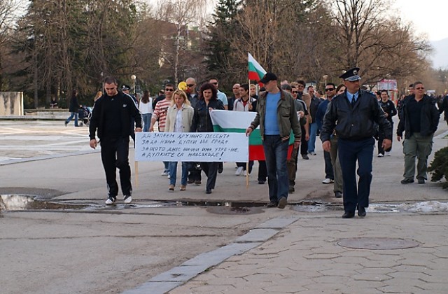 „Не на дупките” скандираха и в Търговище