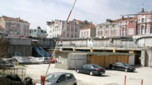 Ново двайсе Дупката става площад отдолу паркинг