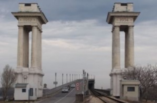 Турчин опита да премине Дунав мост с фалшива лична карта
