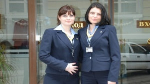 Облякоха администрацията в синьо и жълто