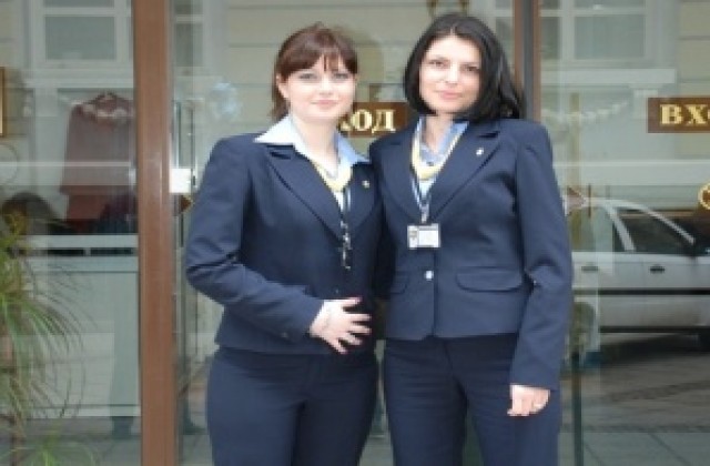 Облякоха администрацията в синьо и жълто