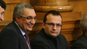 Сините Вдигане на ДДС е лява и прокризисна мярка