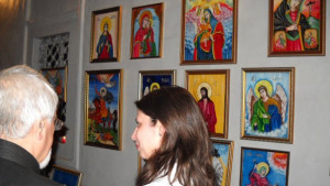 Затворничка изложи икони в сливенски храм