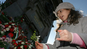 Правят пешеходна пътека до паметника на Левски в София след