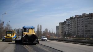 Асфалтират 61 декара дупки наймного в Приморски