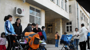 Майки от Разград готвят протест под прозорците на Симеон Дянков