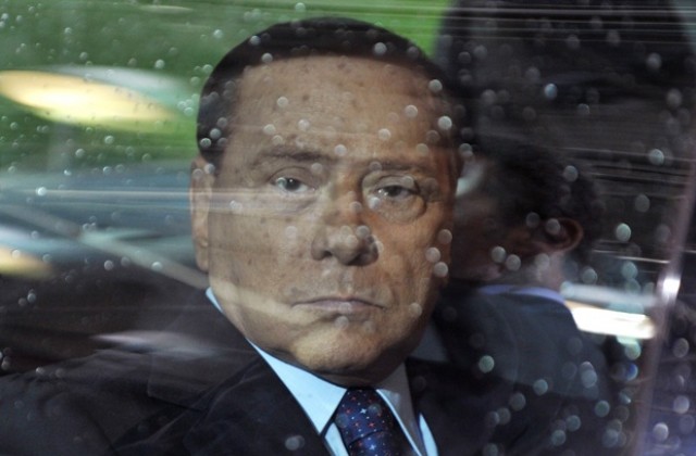 Берлускони си тръгна по-рано от срещата на върха на ЕС в Брюксел