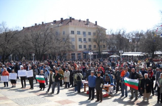 Старозагорци отново се събраха на протест срещу обгазяванията