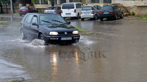 Наводнени мазета във Враца Борован без вода днес