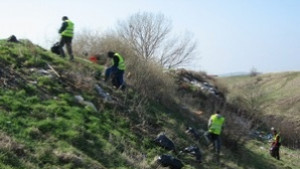Почистват пролетно и съставните селища
