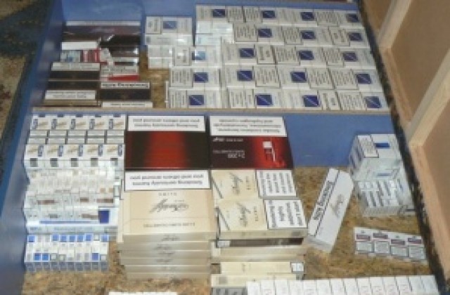 Близо 400 кутии цигари без бандерол иззеха в Лом
