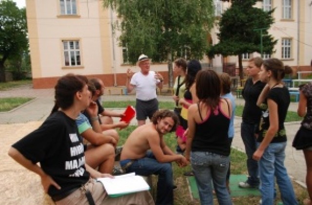 Българи от чужбина пеят и танцуват в Земя, наречена България