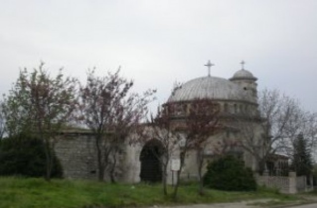 Просяк отива в ареста, събирал пари с нож