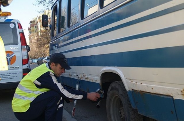 Превозват деца до училище с неизправни автобуси