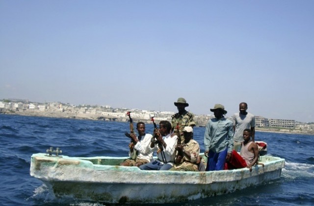 Американски кораб залови петима сомалийски пирати