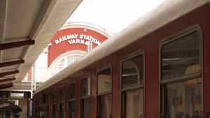 Сигнал за бомба изпразни обедния влак за София