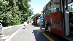 Автобуси и тролеи ще возят и след полунощ заради Великден