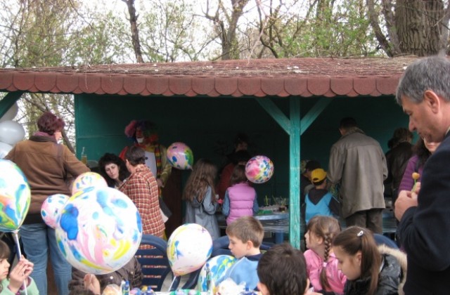 Деца се състезаваха за най-красиво писано яйце