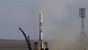 Руският космически кораб Союз се скачи с МКС