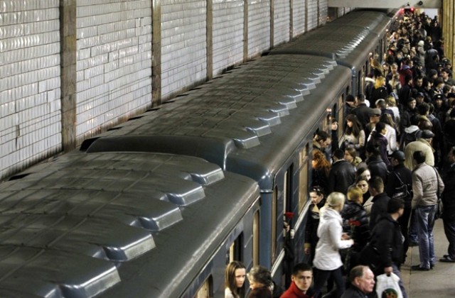 Евакуираха метростанция в Санкт Петербург заради сигнал за бомба