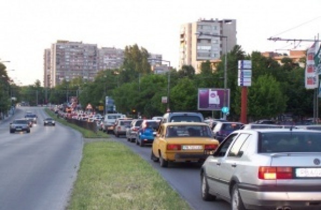 Натоварен трафик и много полиция по пътищата