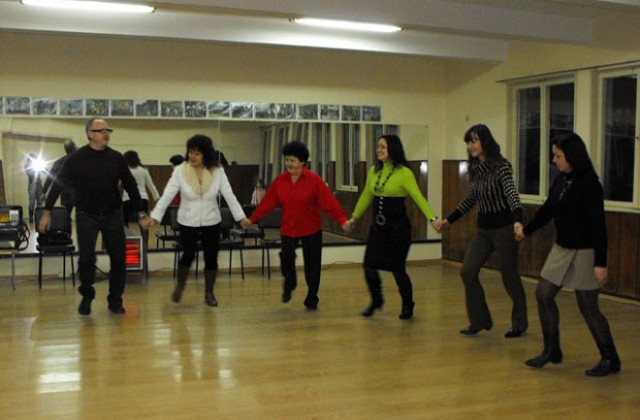 Надиграване на клубове за народни хора организират в Разград