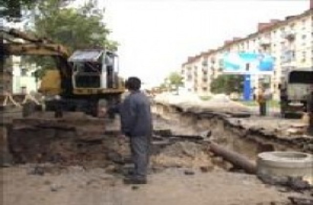 Пътищата мокри и в ремонт, но отворени