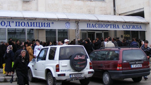 Огромни опашки пред паспортната служба в Кърджали
