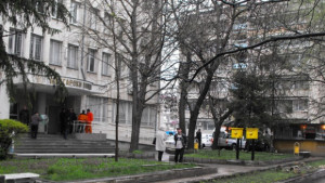 Жена умря на опашка за плащане на ток