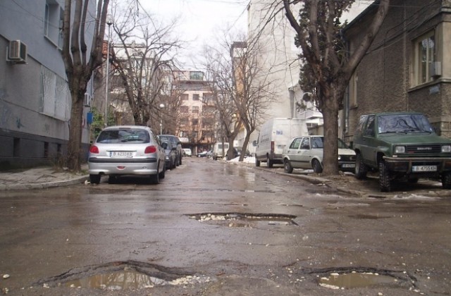 Пробват германска технология за улиците, не ставала за кърпежи на дупки