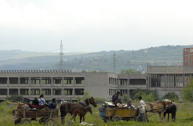 Осъдиха 20 души, рушили сгради за старо желязо