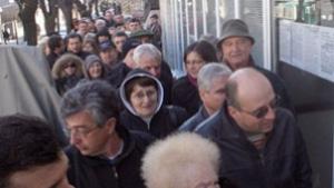 Българинът обичал да чака на опашки