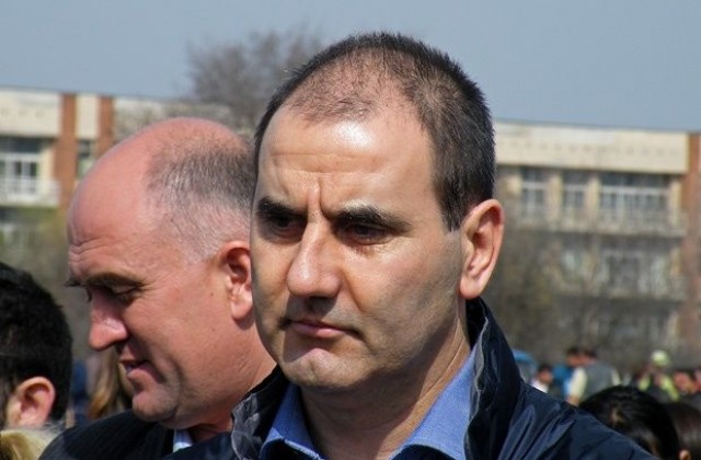 Министър Цветанов връчва дипломите на отличниците от ПИФ