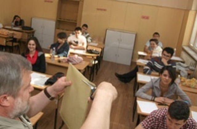 1662 зрелостници ще държат матура по БЕЛ