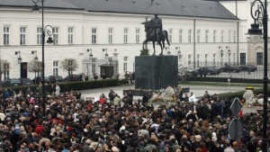 Полската държава и армия затънаха в тежка криза